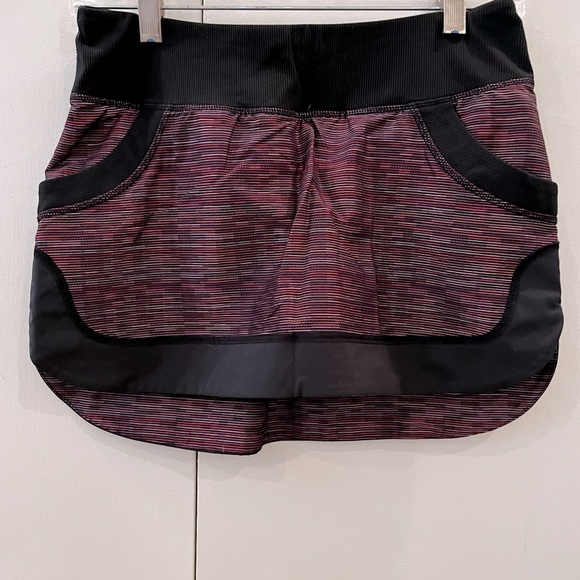 LULULEMON MULTI PURPLE AND BLACK PATTERN SKORT - Picture 3 of 7